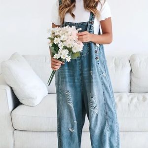 New! Super cute XXL distressed overalls